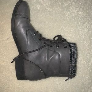 CHILDREN’S GRAY BOOTS